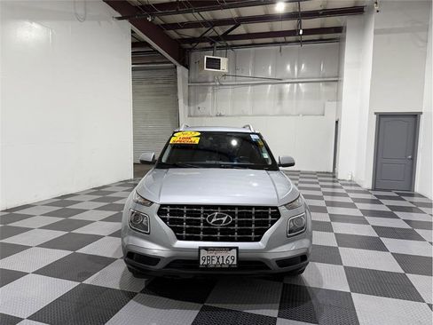 Used 2022 Hyundai Venue SEL image 3