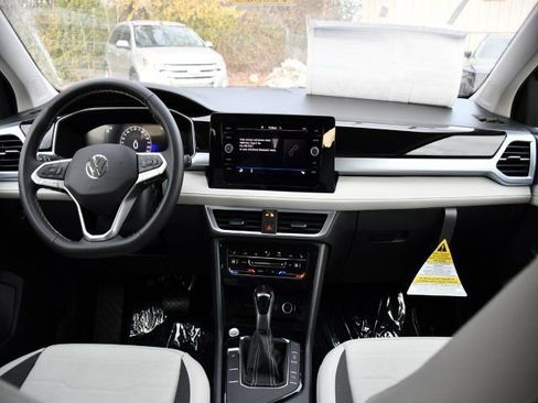 New 2026 Volkswagen Taos SE image 19