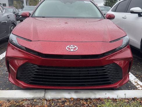 Used 2025 Toyota Camry LE image 1