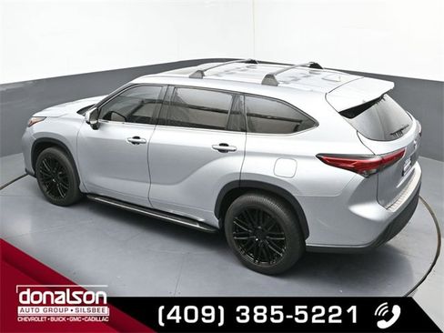 Used 2021 Toyota Highlander XLE image 19