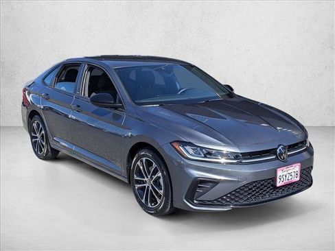 Used 2025 Volkswagen Jetta Sport image 3