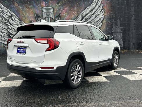 Used 2023 GMC Terrain SLT image 3