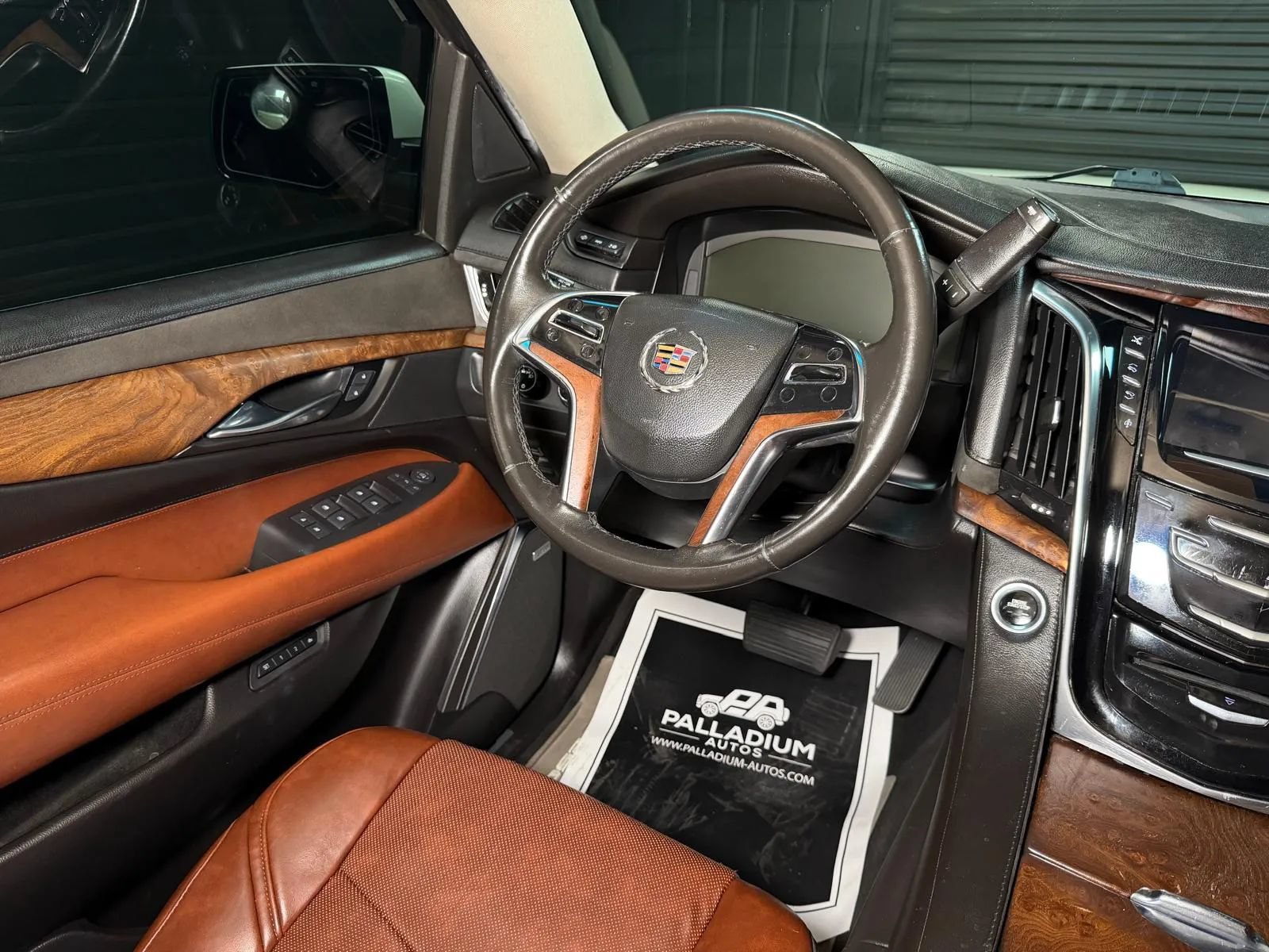 Used 2015 Cadillac Escalade Premium AWD/4WD image 25