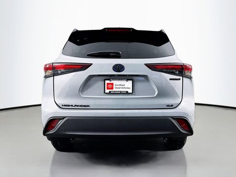 Certified 2024 Toyota Highlander XLE AWD/4WD image 6