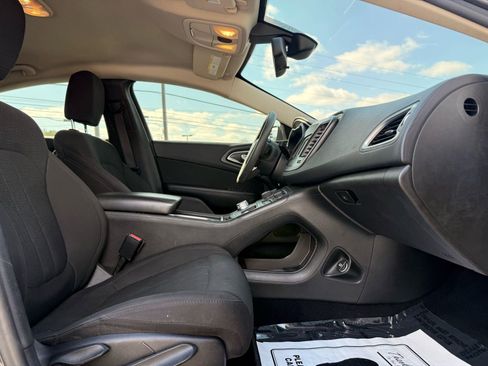 Used 2016 Chrysler 200 Limited image 30