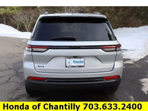 Used 2024 Jeep Grand Cherokee Altitude image 6