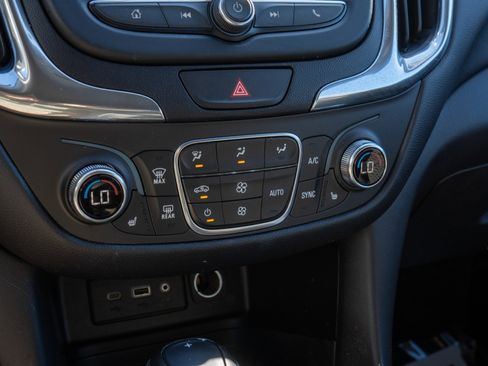 Used 2020 Chevrolet Equinox LT image 14