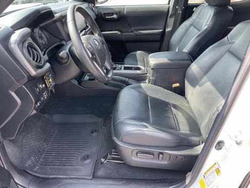 Used 2021 Toyota Tacoma TRD Off-Road w/ TRD Premium Off Road Package image 16