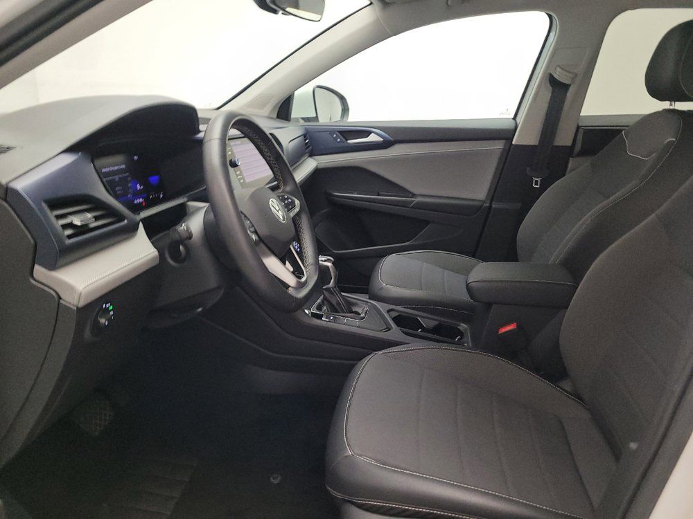 Used 2023 Volkswagen Taos SE w/ Panoramic Sunroof Package FWD image 17