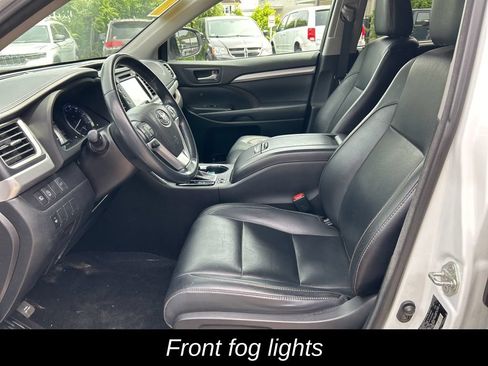 Used 2018 Toyota Highlander XLE AWD/4WD image 17