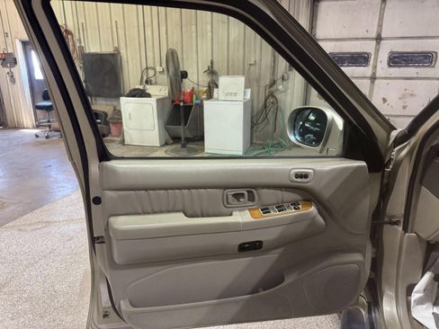 Used 2002 INFINITI QX4 Luxury image 15