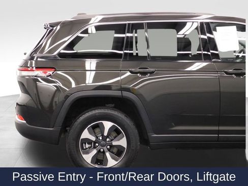 Used 2023 Jeep Grand Cherokee 4WD 4xe w/ Luxury Tech Group II image 14