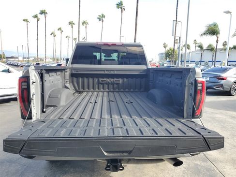 Used 2025 GMC Sierra 2500 AT4 image 9