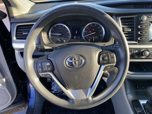 Used 2015 Toyota Highlander LE image 15