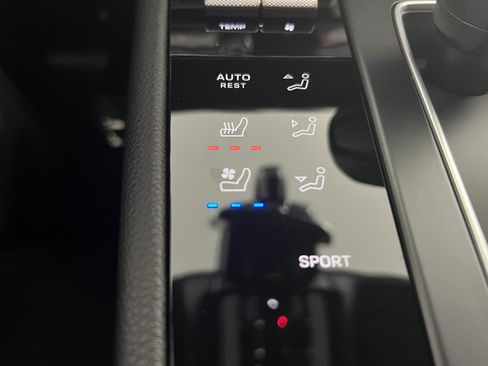 Certified 2026 Porsche Macan AWD/4WD image 23