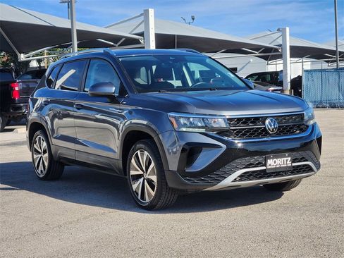 Used 2024 Volkswagen Taos SE image 3