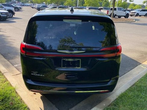 Used 2024 Chrysler Pacifica Touring-L FWD image 33