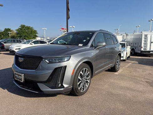 Used 2021 Cadillac XT6 Sport w/ Platinum Package AWD/4WD image 3