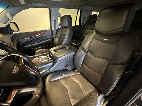 Used 2018 Cadillac Escalade Premium Luxury image 11