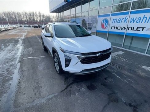 Certified 2024 Chevrolet Trax LT w/ Driver Confidence Package image 2