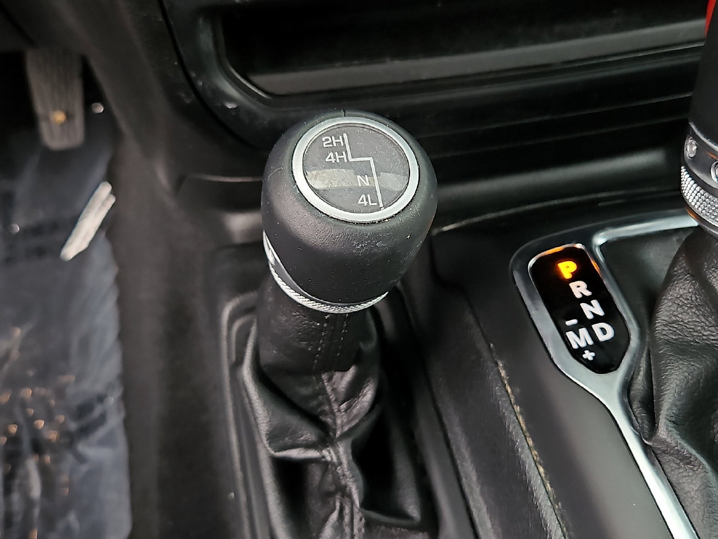Used 2021 Jeep Wrangler Unlimited Sahara AWD/4WD image 23