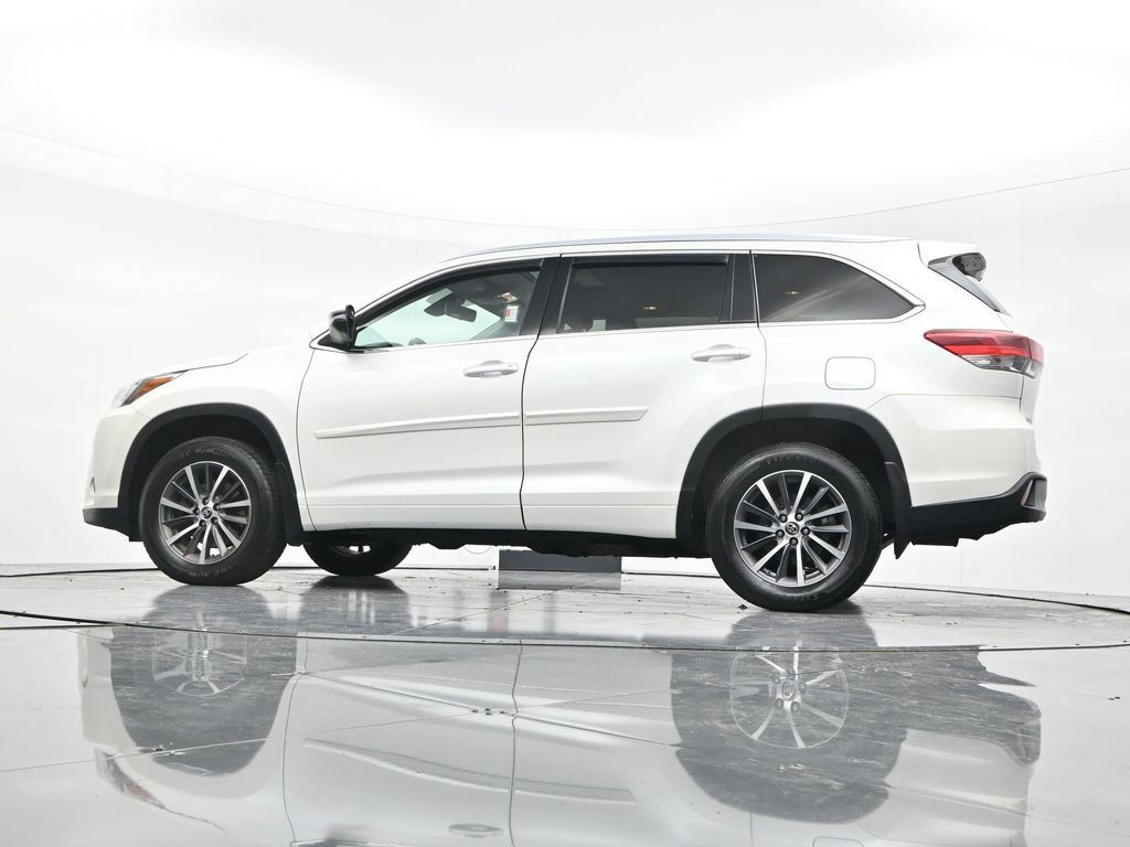 Used 2017 Toyota Highlander XLE AWD/4WD image 51