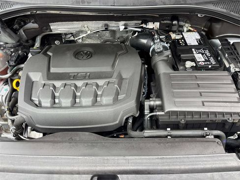 Used 2024 Volkswagen Tiguan SE image 10