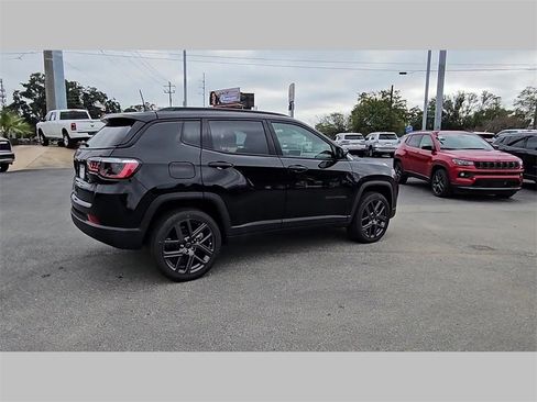 New 2026 Jeep Compass Latitude image 34