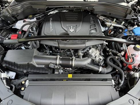 New 2025 Maserati Grecale GT image 9