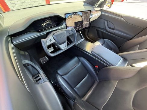 Used 2022 Tesla Model X Plaid image 16