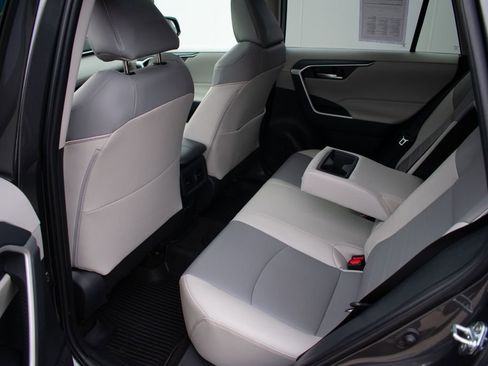 Used 2025 Toyota RAV4 XLE Premium image 27