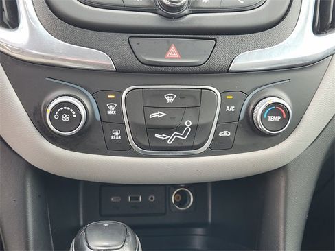 Used 2020 Chevrolet Equinox LS image 19