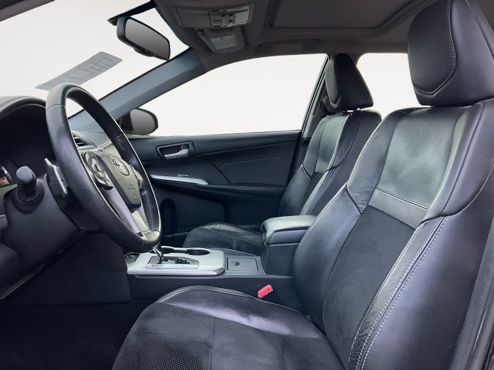 Used 2013 Toyota Camry SE w/ Leather Pkg FWD image 9
