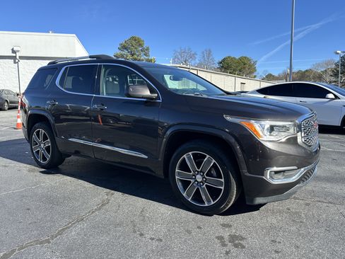 Used 2017 GMC Acadia Denali image 2