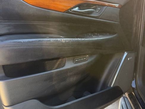 Used 2016 Cadillac Escalade ESV Luxury image 21