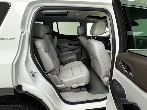 Used 2023 GMC Acadia SLT image 17