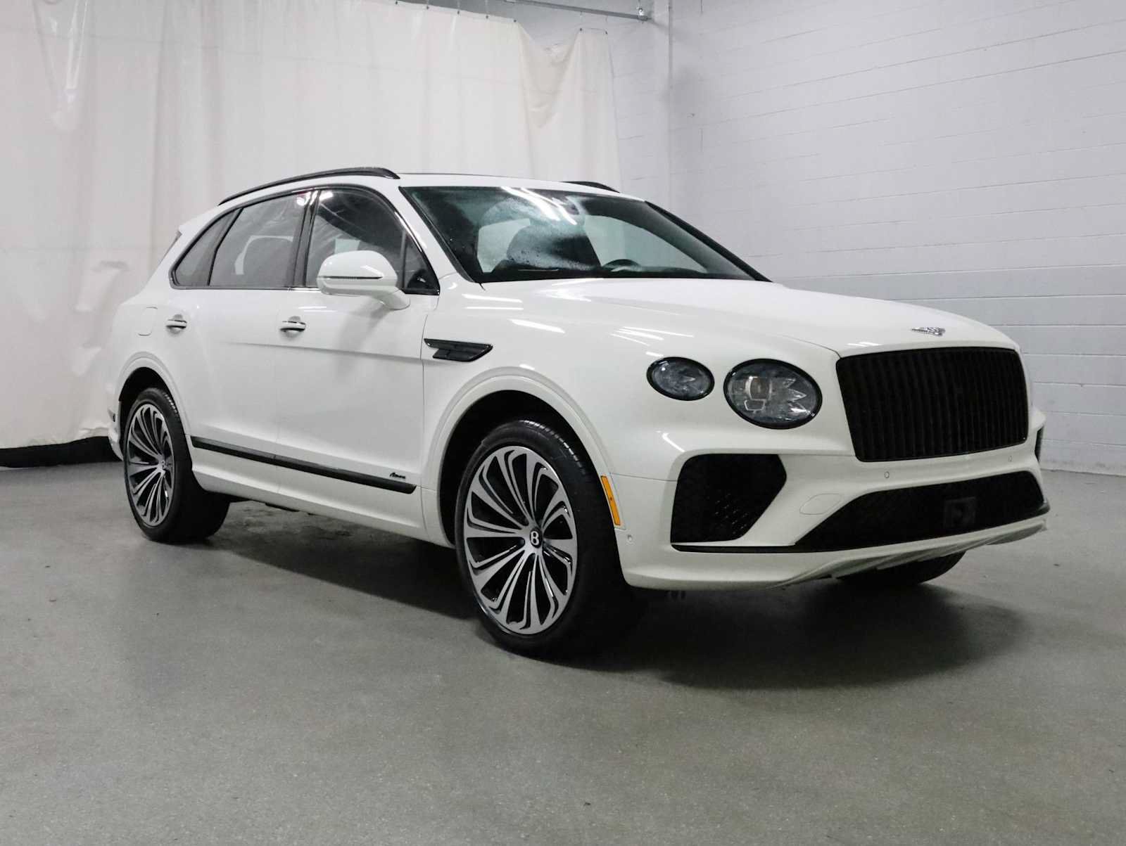 Used 2024 Bentley Bentayga AWD/4WD image 13