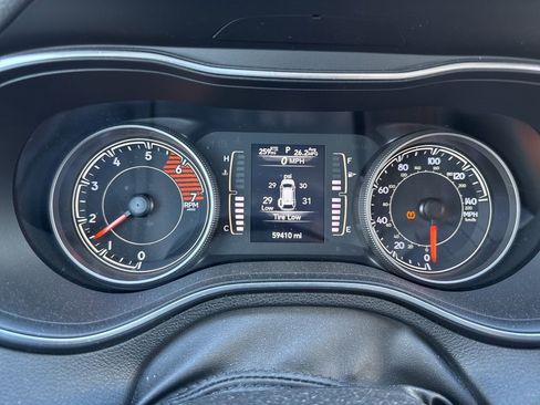 Used 2019 Jeep Cherokee Latitude Plus w/ Comfort/Convenience Group image 6