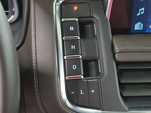 Used 2024 Chevrolet Tahoe LT w/ Luxury Package image 17