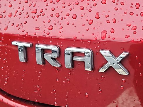 Used 2025 Chevrolet Trax LT image 30