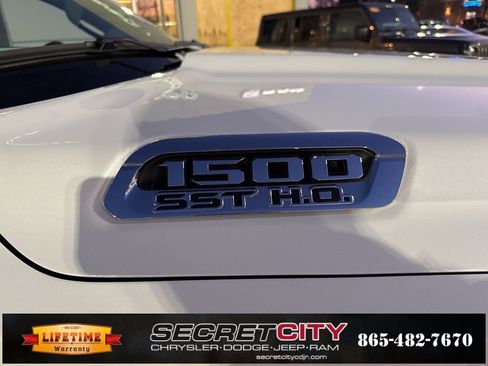 Used 2025 RAM 1500 Limited image 9