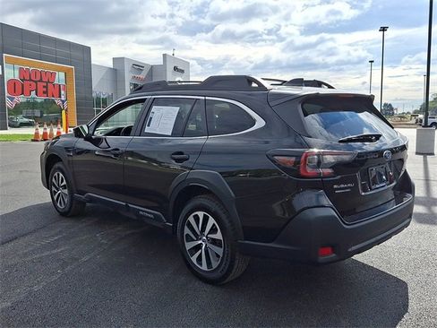 Used 2023 Subaru Outback Premium image 9
