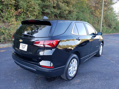 Used 2022 Chevrolet Equinox LT w/ Driver Convenience Package image 2
