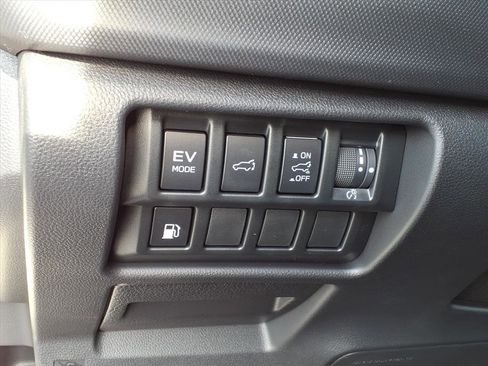 New 2025 Subaru Forester Limited w/ Popular Package image 18