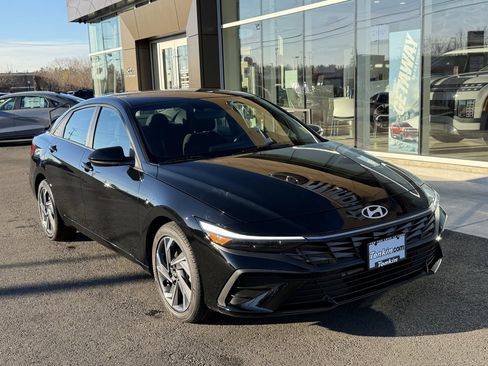 Certified 2025 Hyundai Elantra Sport image 2