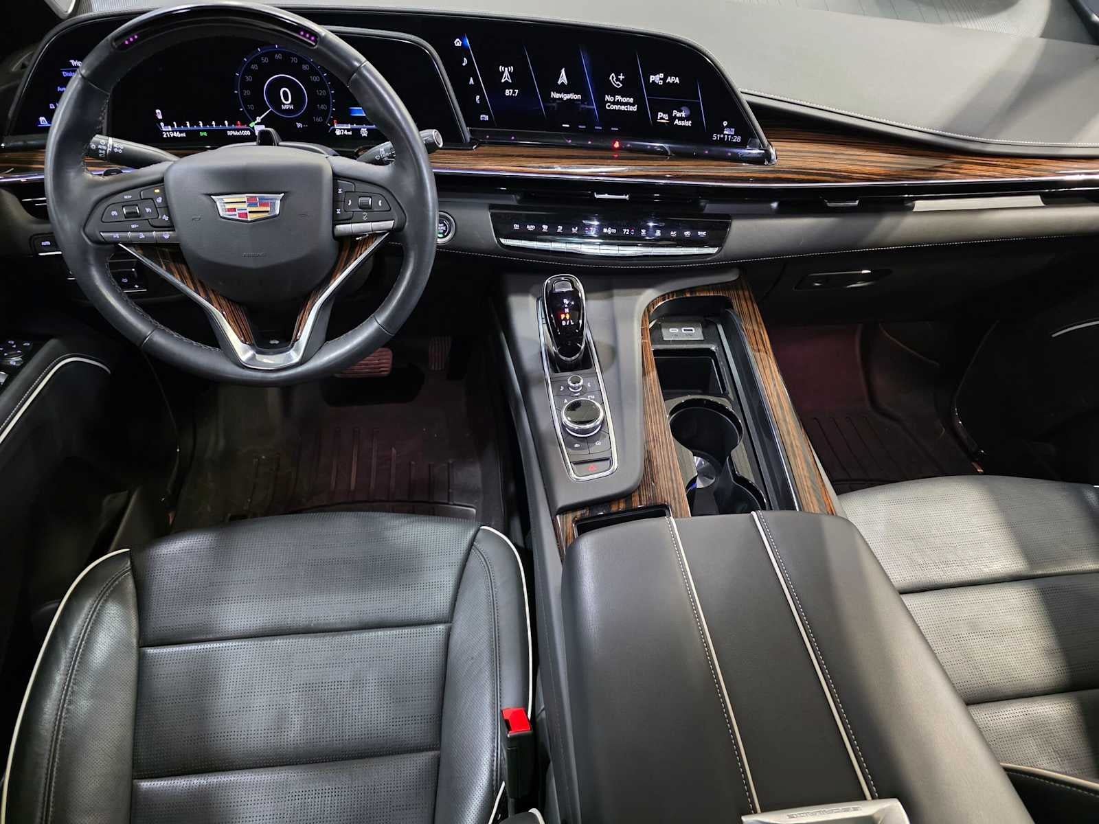 Certified 2024 Cadillac Escalade Premium Luxury w/ Performance Package AWD/4WD image 18