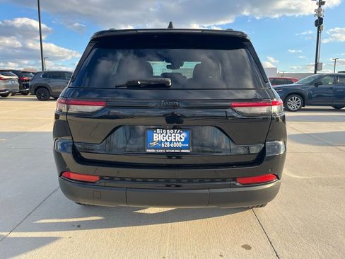 Used 2023 Jeep Grand Cherokee Altitude image 8