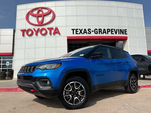 Used 2025 Jeep Compass Trailhawk w/ Trailer Tow Group image 2