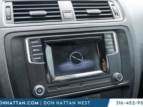 Used 2017 Volkswagen Jetta S image 9