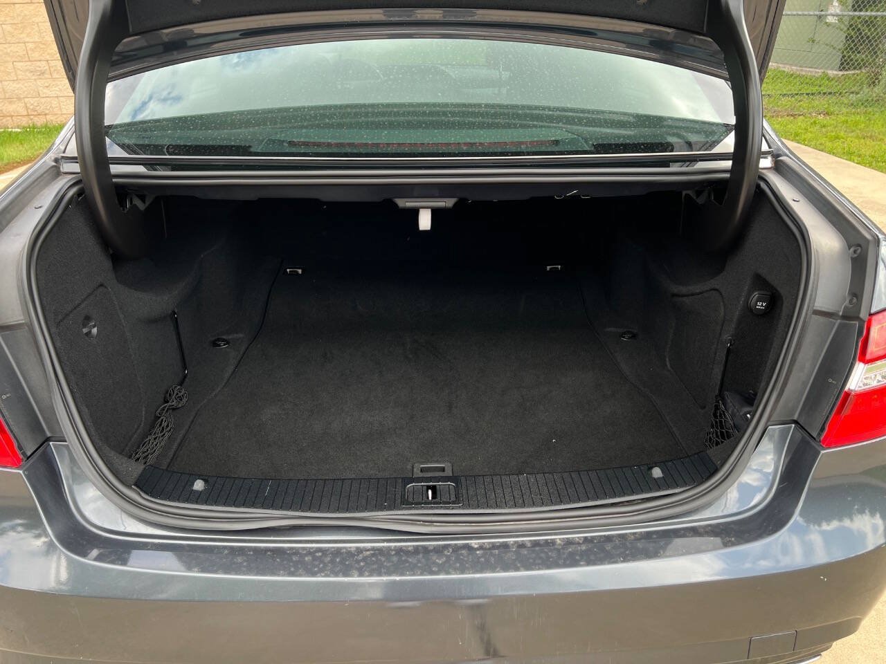 Used 2010 Mercedes-Benz E 350 Sedan image 19